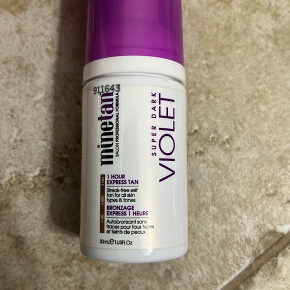 Minetan illuminating facial tan mist with mini tanning foams and mitt kit - Picture 3 of 5